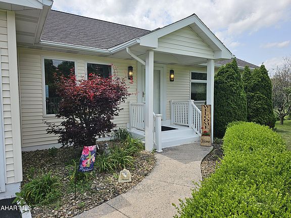 3rd image of 514 Cove Lane Rd