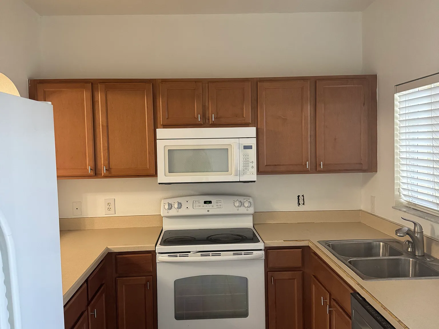 2 bed, 2.5 bath, 1429 sqft, $1,800 — Photo 4
