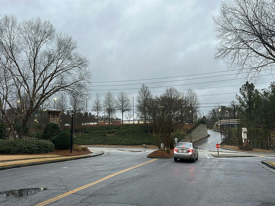 2nd image of 6434 Queens Court Trce