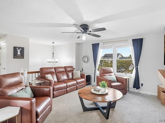 4th image of 11 Doehaven Cir