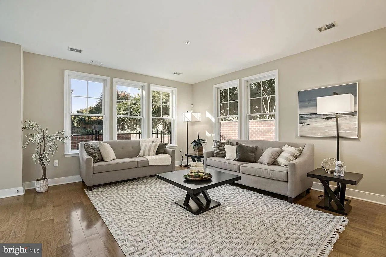 2 bed, 2.5 bath, 1758 sqft, $5,100 — Photo 2