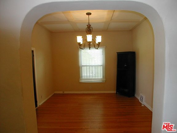 3rd image of 1046 S Crescent Heights Blvd