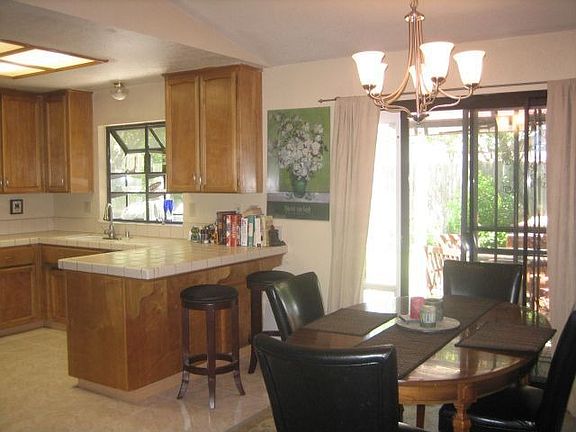 Kitchen/ Dining Room