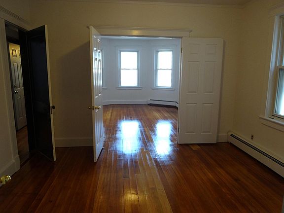 5th image of 849 E 3rd St #1A