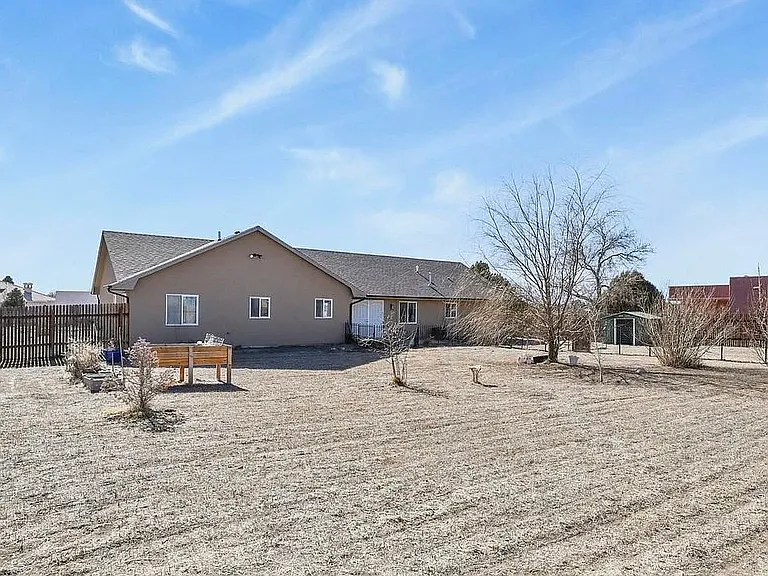573 W Archer Plz — Photo 28
