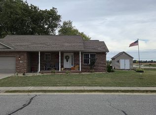 5 N Porte Dr, Highland, IL 62249