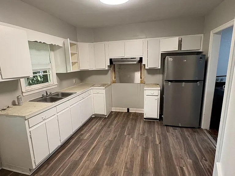 1713 Gillespie Ave — Photo 3