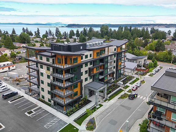 5th image of 2520 Hackett Cres #403