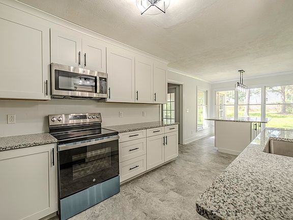 4th image of 70 Holt St