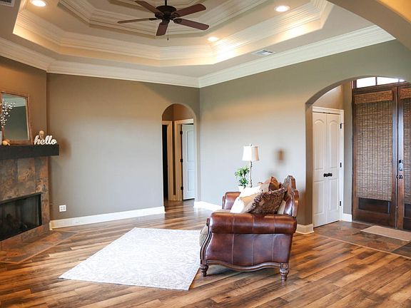 4th image of 210 Oak Shadows Dr