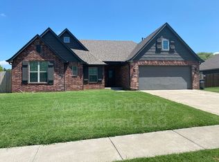 5312 Charleston Dr, Bartlesville, OK 74006