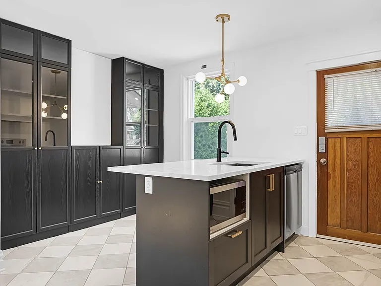 121 Hopewell Ave #B — Photo 43