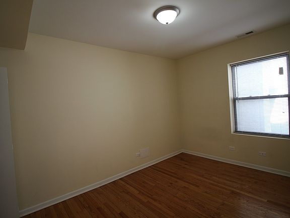 5th image of 4749-51 N Troy St
