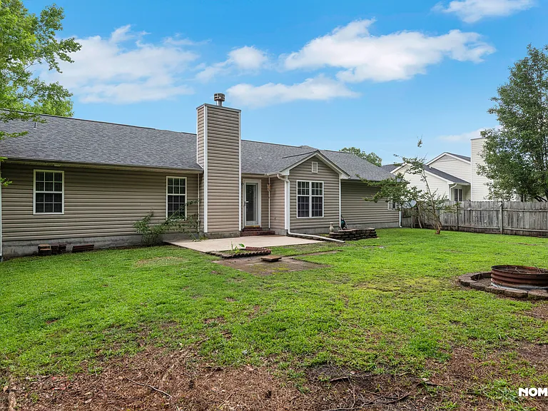 216 Stone Point Ln — Photo 5
