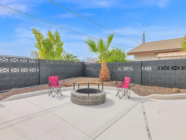 1233 E Campus Dr — Photo 36