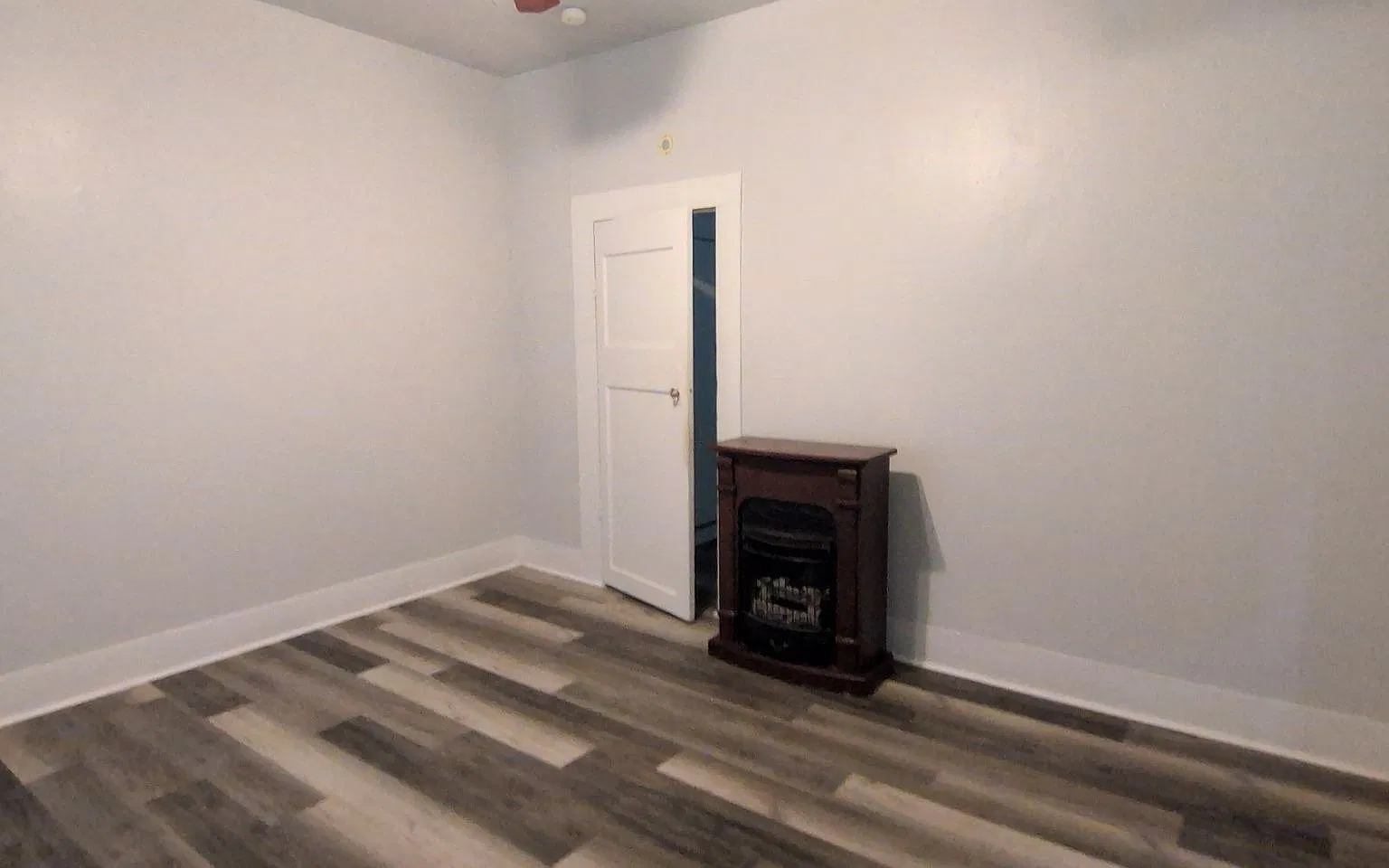 Government Hills~Rare 1 Bedroom unit in Duplex — Photo 2