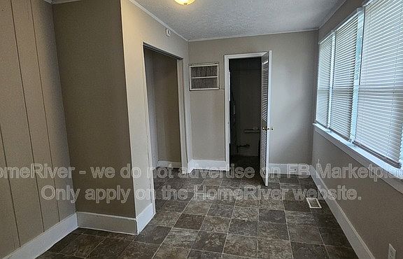 5th image of 121 N Gladstone Ave