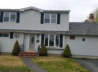 354 38th St, Lindenhurst, NY 11757