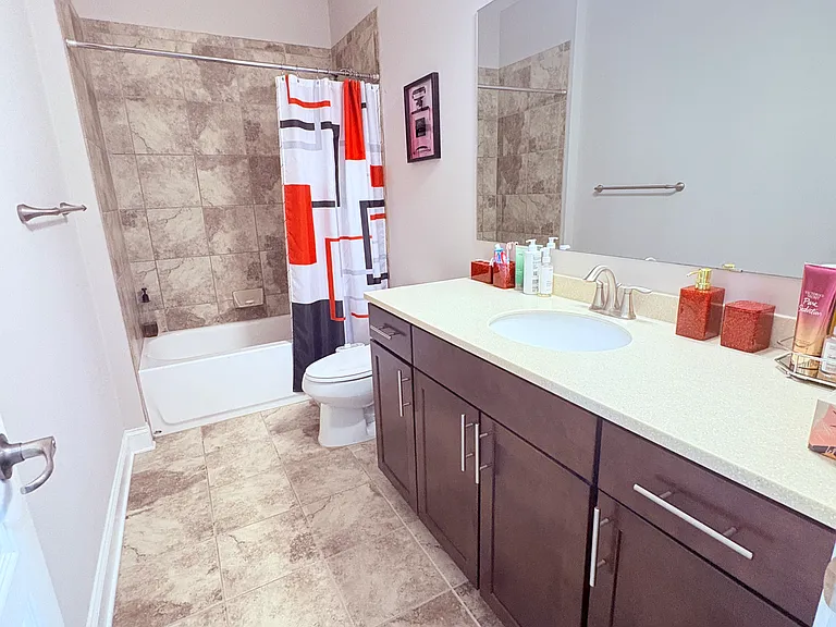 Second Floor Full Bathroom