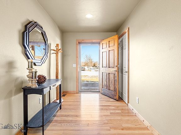 5th image of 375 Mactavish Ln