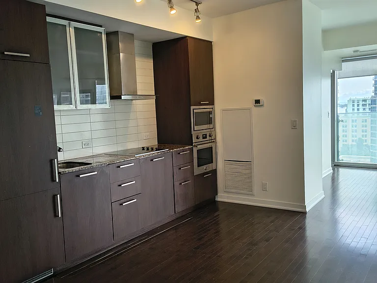 12 York St #1104 — Photo 5