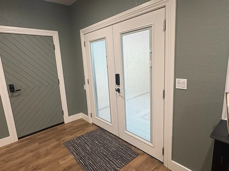 350 E Cypress St — Photo 26