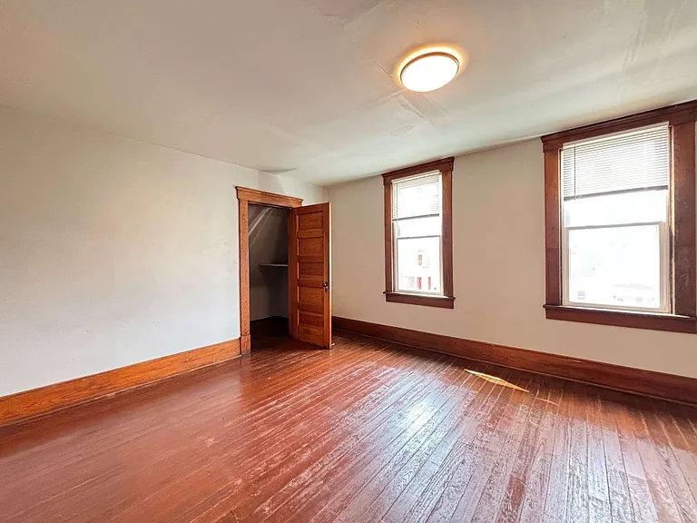 30-32 Lagonda Ave — Photo 19