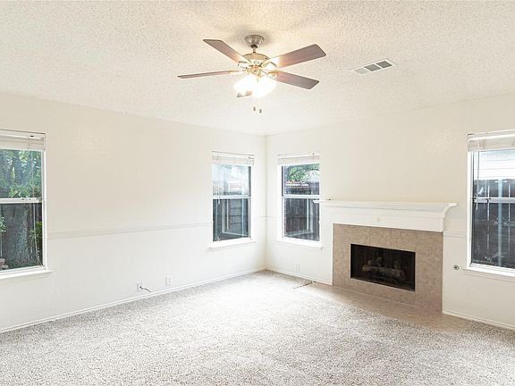 4th image of 1014 Blackenhurst Ln