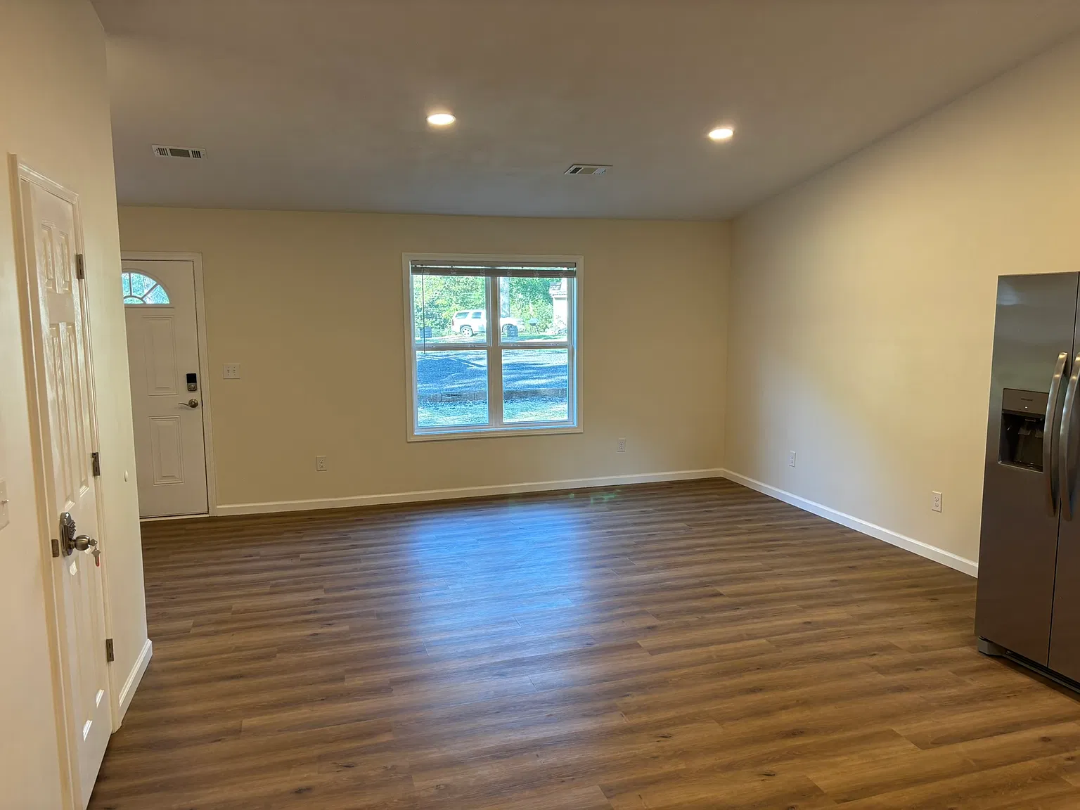 3 bed, 1318 sqft, $1,650 — Photo 3