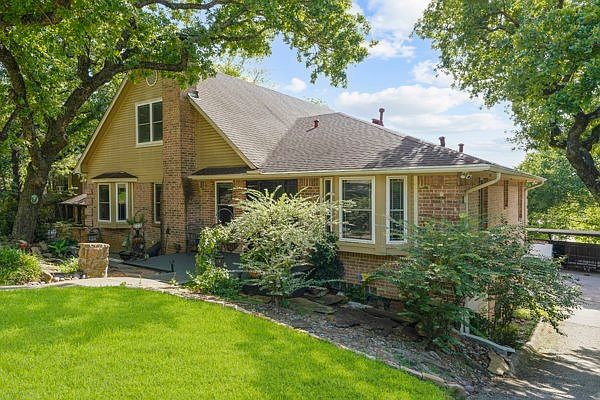 1st image of 1806 Old Oak Dr