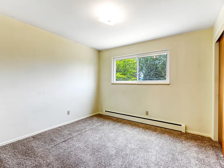 518 Clover Ln — Photo 23