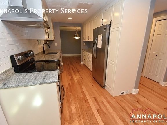 3rd image of 1492 Amberwood Dr S