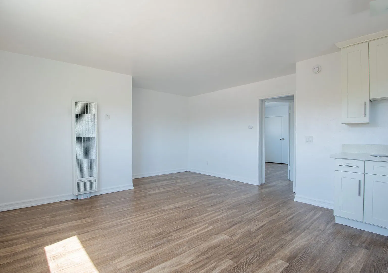 320 G St — Photo 4