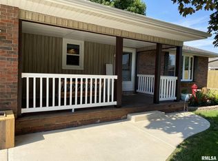 206 1st St, Congerville, IL 61729