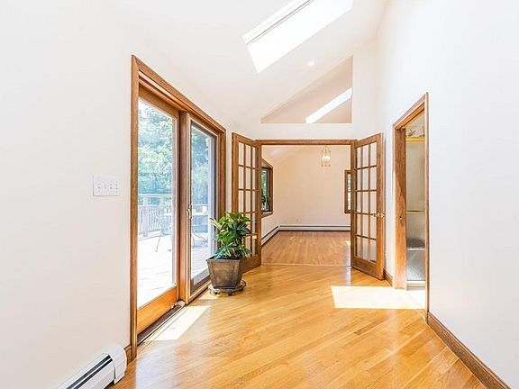 2nd image of 27 Banbury Dr