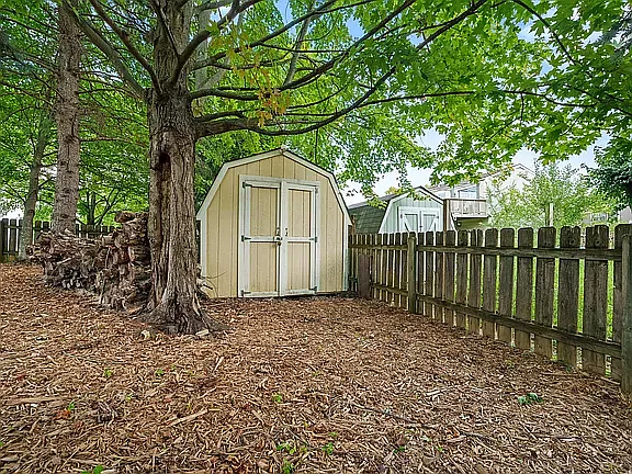5131 Aurora Dr — Photo 17