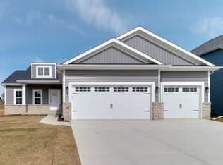 16 Stonehouse Ct, Bloomington, IL 61705