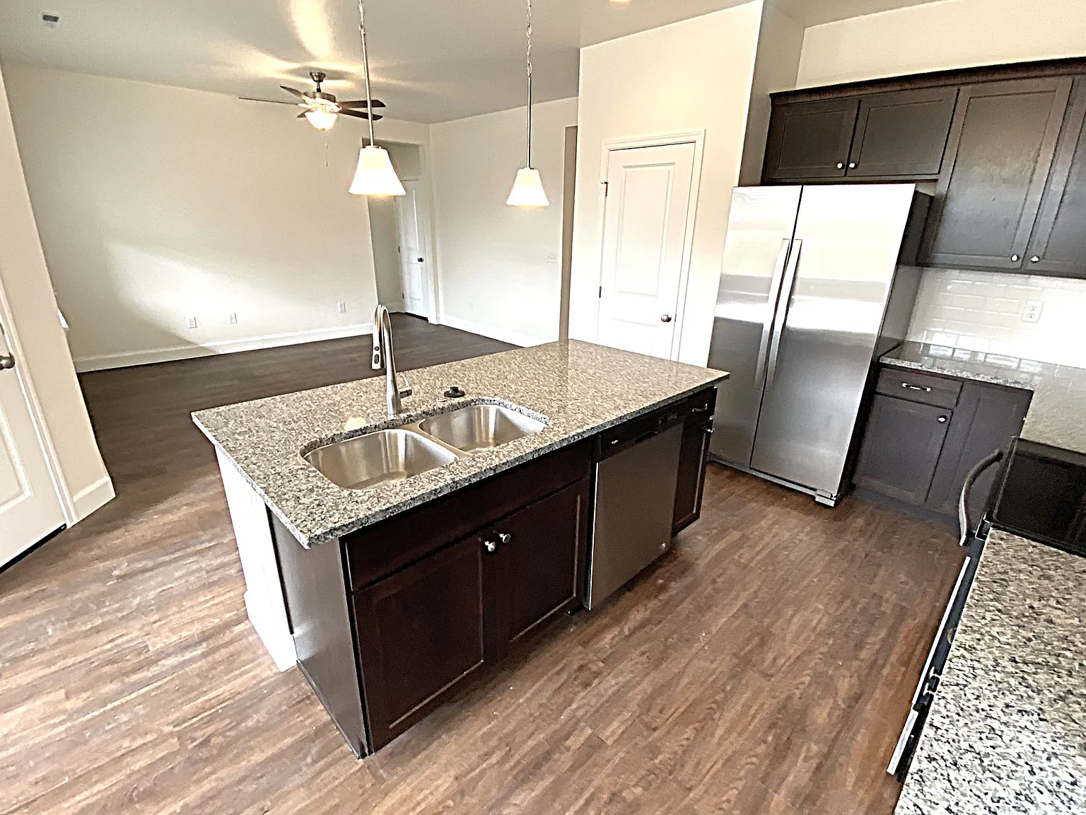 4 bed, 3.0 bath, 2094 sqft, $2,850 — Photo 4