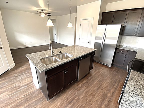 4th image of 309 E Sicily Dr