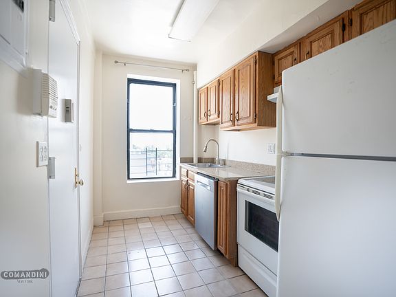 3rd image of 77 W 104th St APT 9A