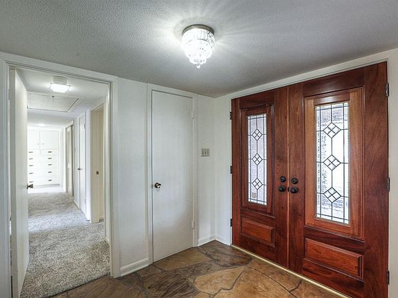 3rd image of 2101 N Galveston Ave