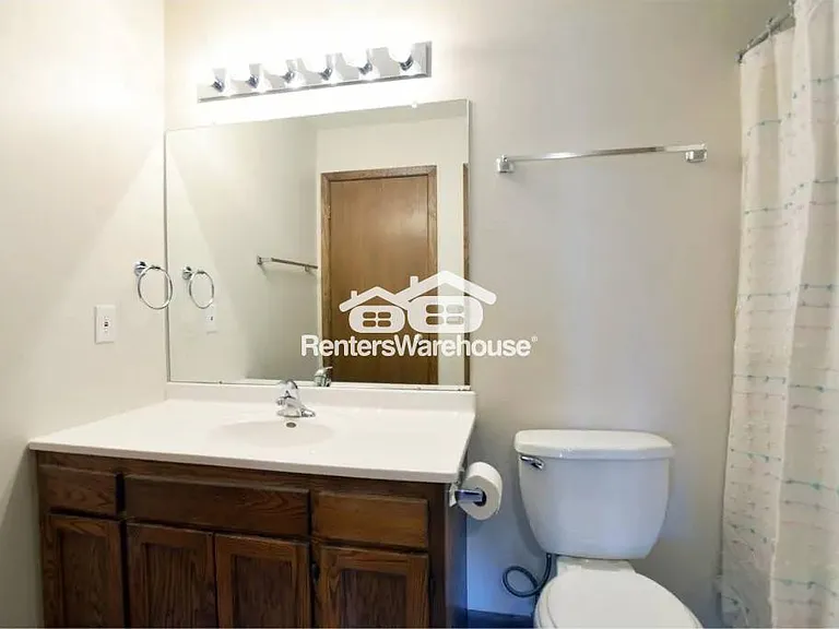 2323 Amberwood Dr — Photo 17