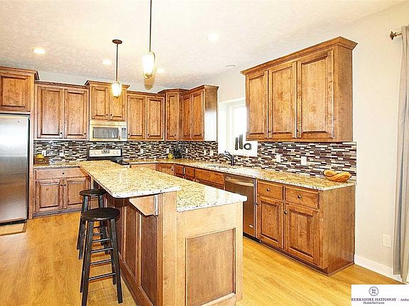 3rd image of 6201 S 196th St