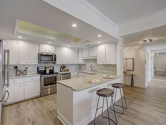 3rd image of 6 BELLEVIEW BOULEVARD #101