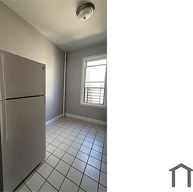 2nd image of 1050 Clay Ave