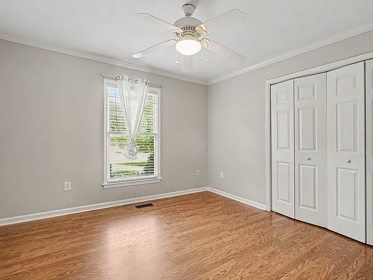 290 University Cir — Photo 12