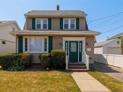10 Vernon Avenue, Rockville Centre, NY, 11570