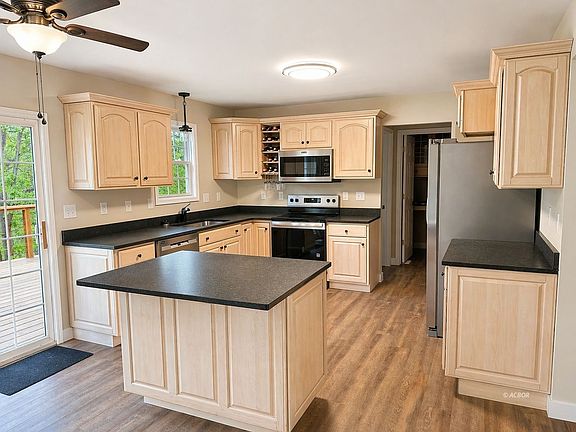 2nd image of 475 Longview Heights Rd