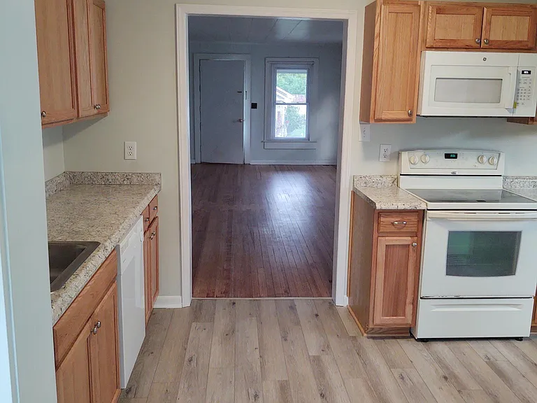 404 W Highland Rd — Photo 4