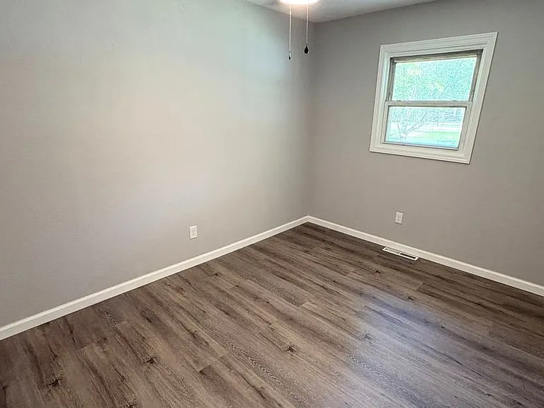 1004 N Dixie Hwy — Photo 10